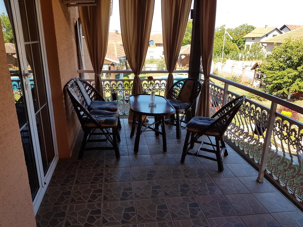 Guest House Rose Smederevska Palanka Ngoại thất bức ảnh