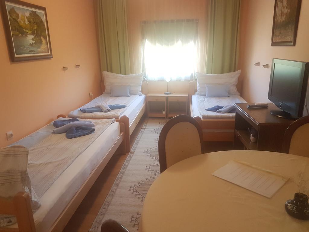 Guest House Rose Smederevska Palanka Ngoại thất bức ảnh